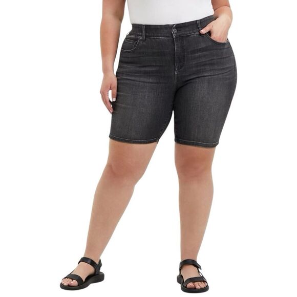 |EUC| TORRID Bombshell Bermuda 8” Short - Super Soft Black Wash - Picture 1 of 7